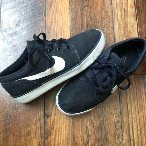 Nike Coast Classic Canvas Sneakers - Picture 2 of 6